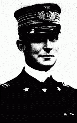 VICE ADMIRAL H.R.H. THE DUKE OF THE ABRUZZI&mdash;Cousin of the King of
Italy, Commander of the dreadnought squadron of the Italian Navy.&mdash;(Photo
(c) by Pach Bros., N.Y.)