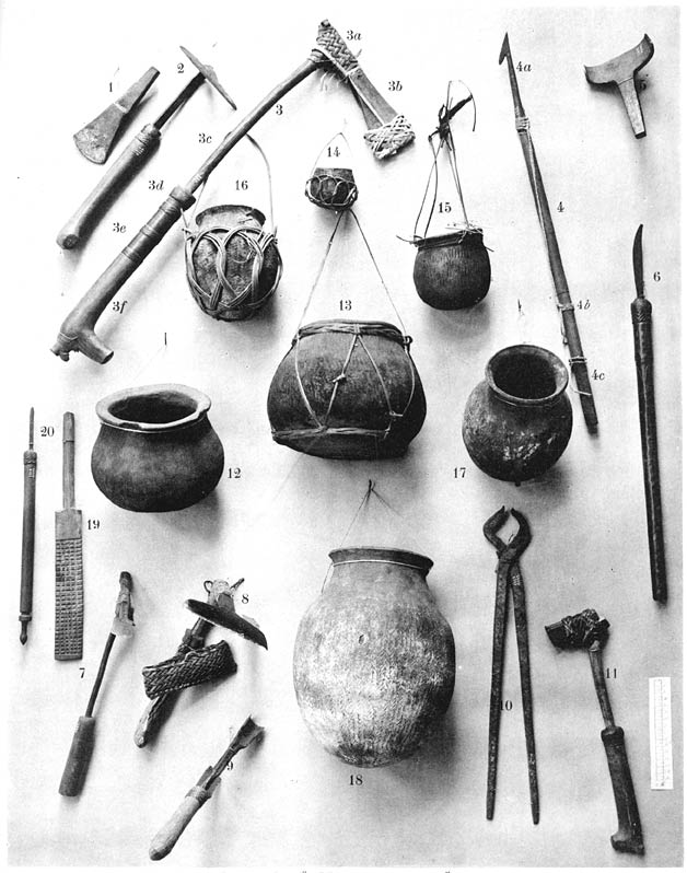 Eiserne Ger&auml;tschaften und T&ouml;pfe.