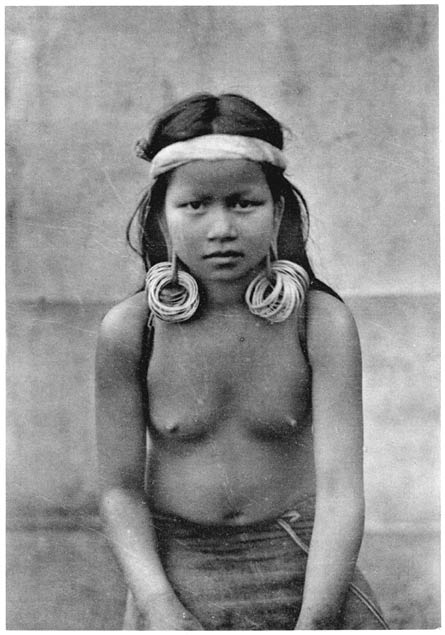 Eroh Edoh, kinderlose, 18-j&auml;hrige Frau.