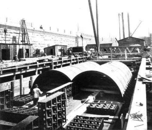 ASSEMBLING IRON WORK ON PONTOON&mdash;HARLEM RIVER TUNNEL