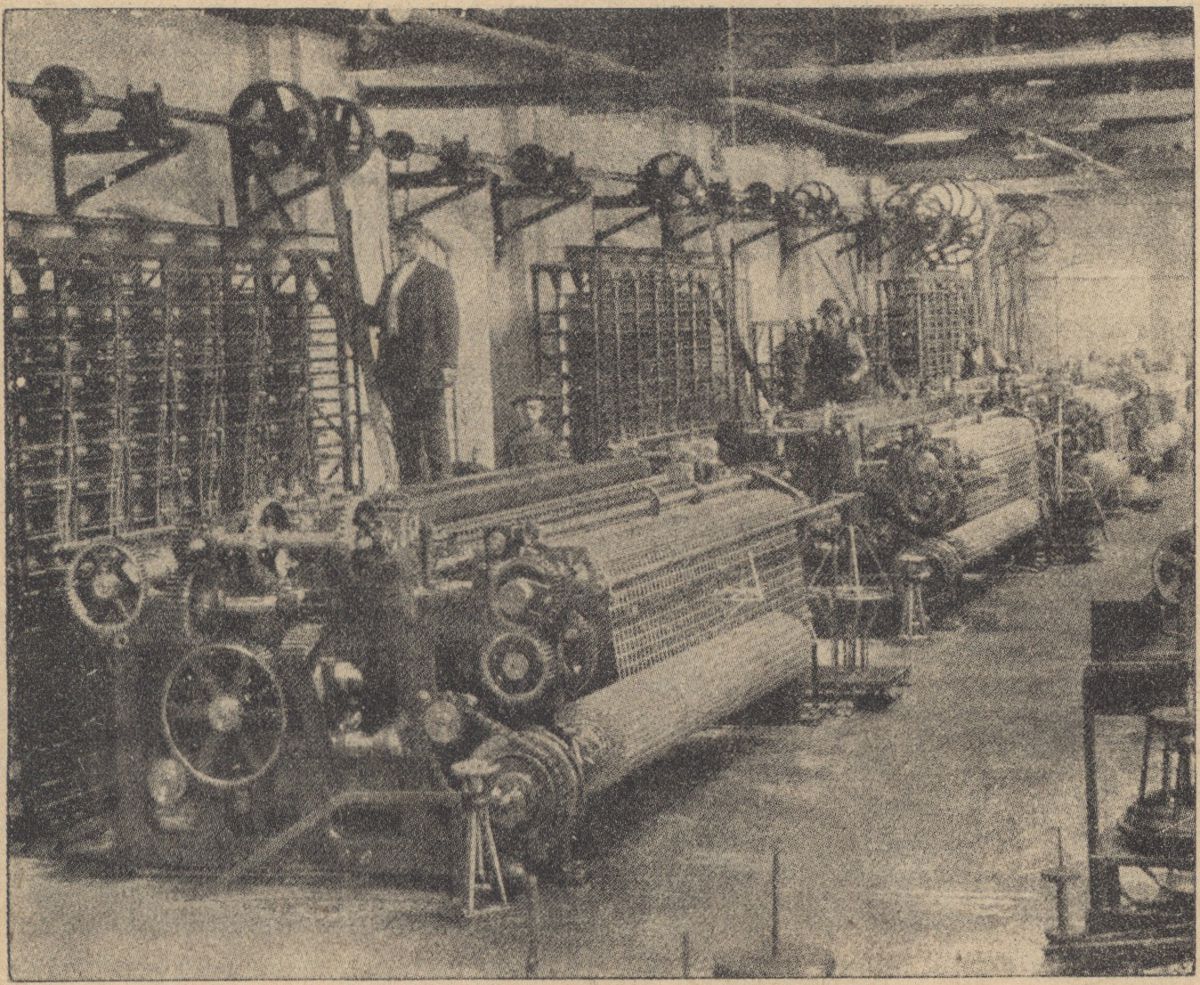 A dr&oacute;tsz&ouml;vő g&eacute;pek a gy&aacute;r munkaterm&eacute;ben