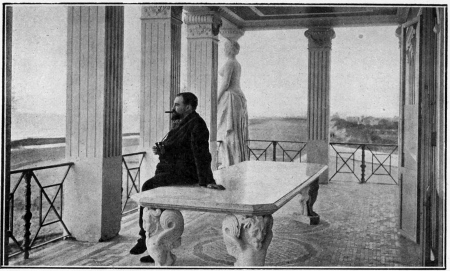 BLASCO SUR LA FAMEUSE TABLE DE MARBRE DE LA MALVARROSA,
FACE A LA MER