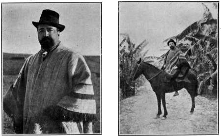 BLASCO EN «PONCHO» DE TRAVAILLEUR, DANS SA COLONIE DE
CORRIENTES