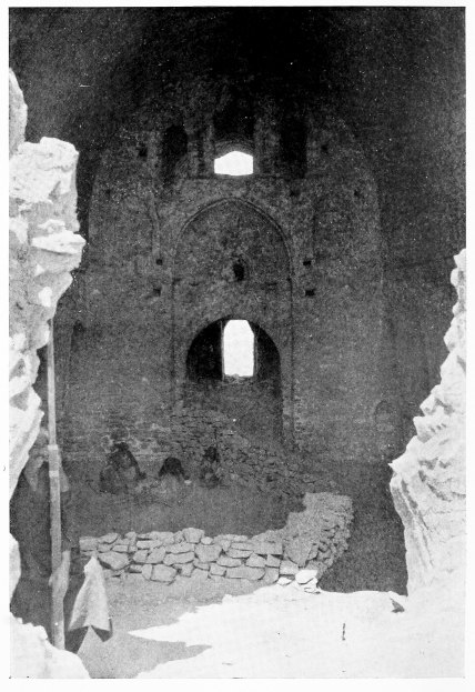 Fig. 90.&mdash;UKHEIḌIR, GREAT HALL.