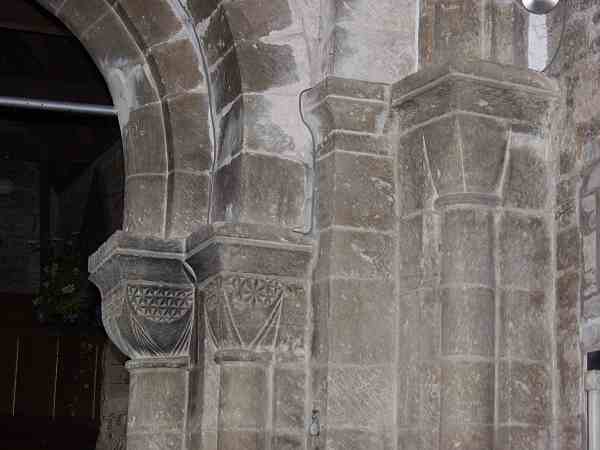 decoration of column capitals