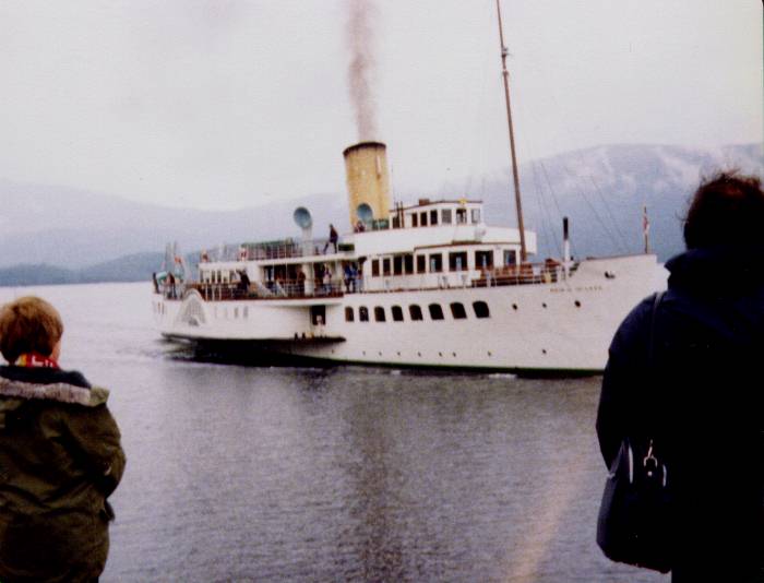 Maid of the Loch arriving at Luss